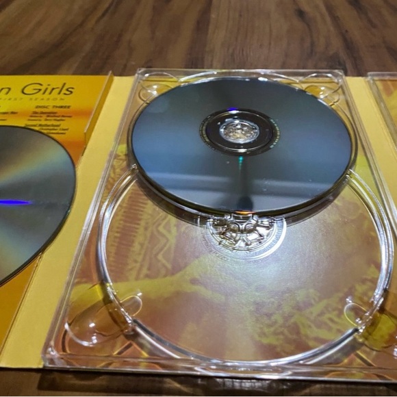 The Golden Girls DVD The Complete First Season 3-Disc Set - Picture 14 of 14